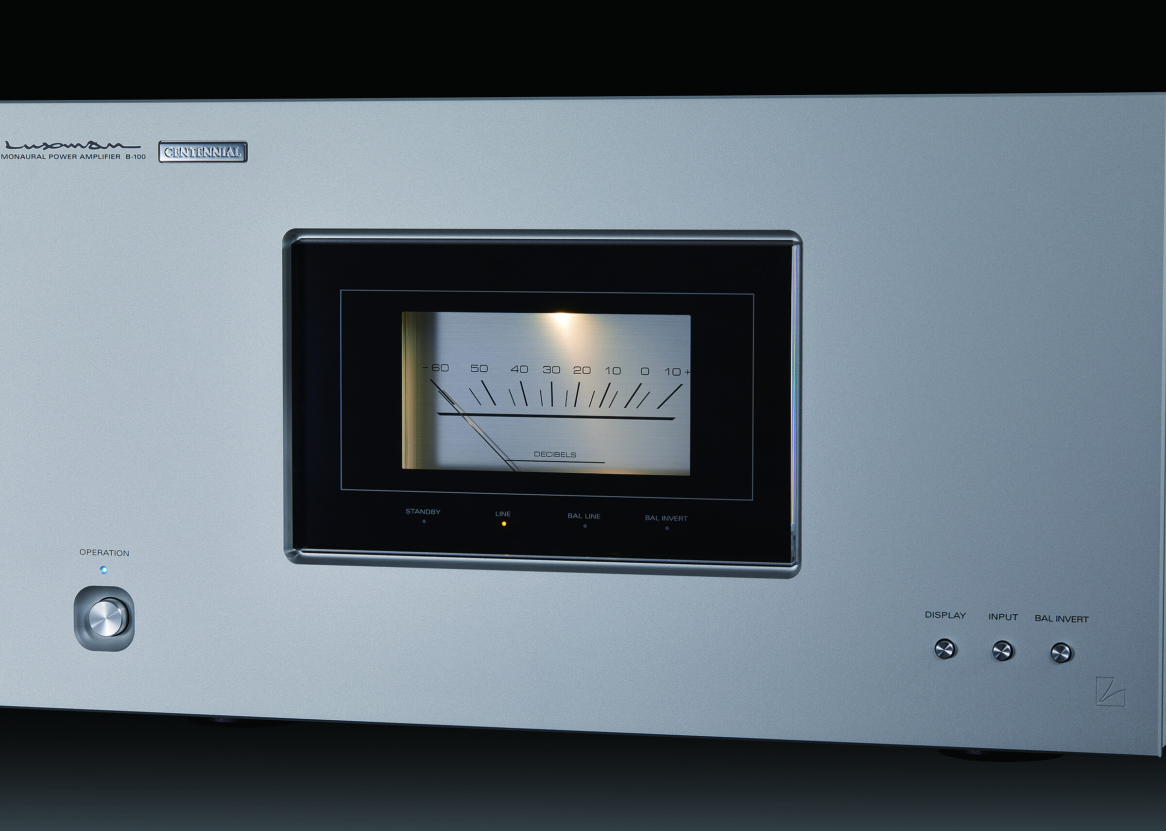 Das beleuchtete VU-Meter der Luxman B-100 Centennial Mono-Endstufe